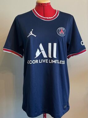 Nike x Paris Saint-Germain Soccer jersey Size Medium